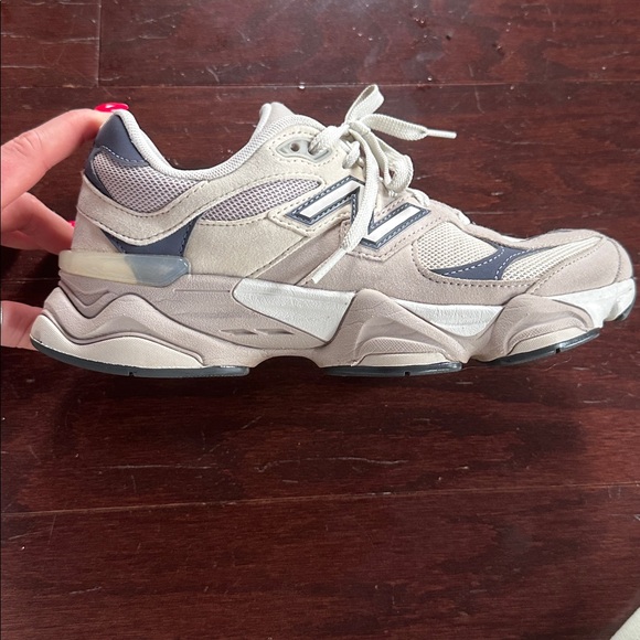 New balance 9060 boys 7 - Picture 3 of 15